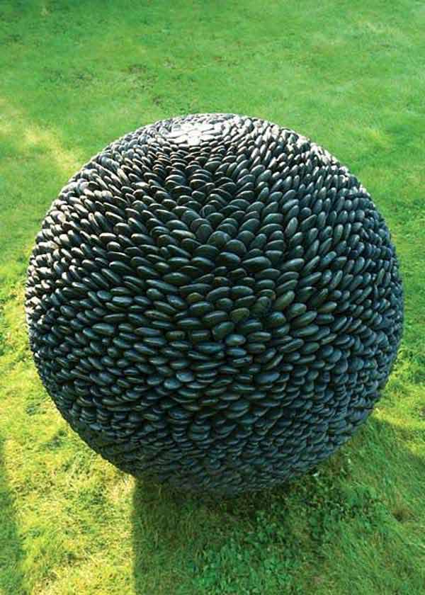 19 okrugla skulptura od kamencica