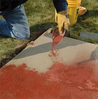 2 sipranje boje preko betona