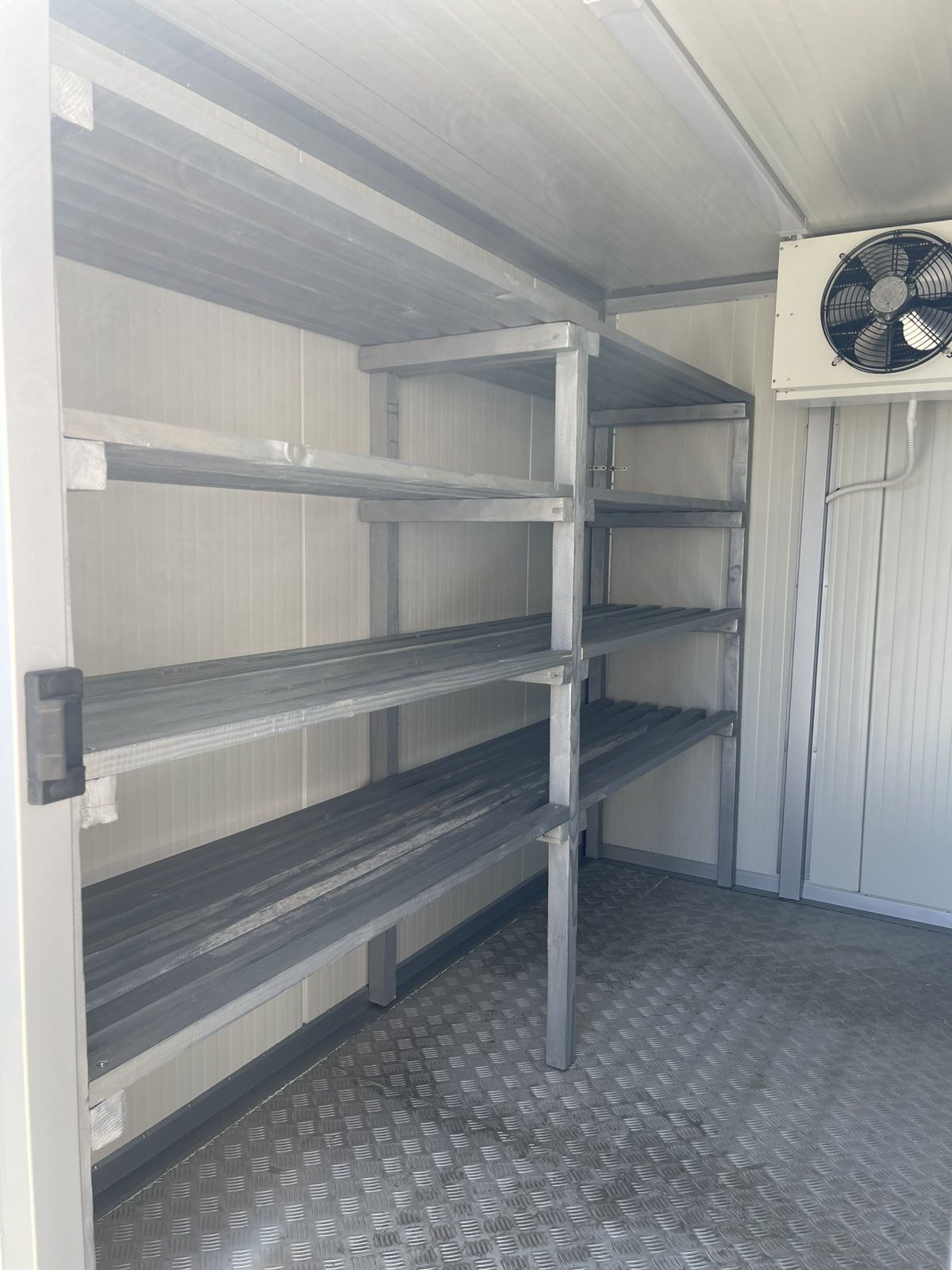 Iznajmljujemo hladnjace za sve vrste veselja