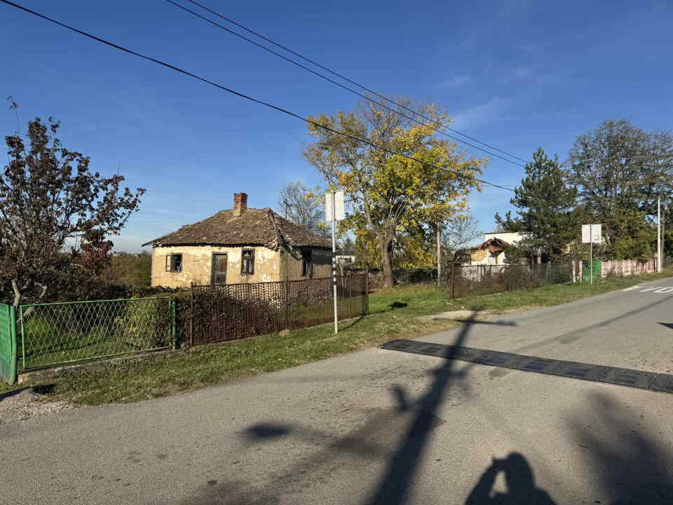 Prodajem plac sa kućom pored škole, Glumčevo Brdo, Barajevo
