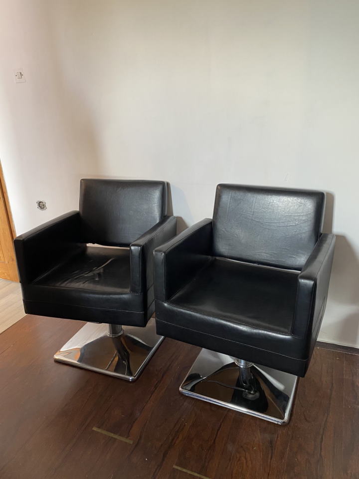 Na prodaju kompletna oprema za frizerski salon