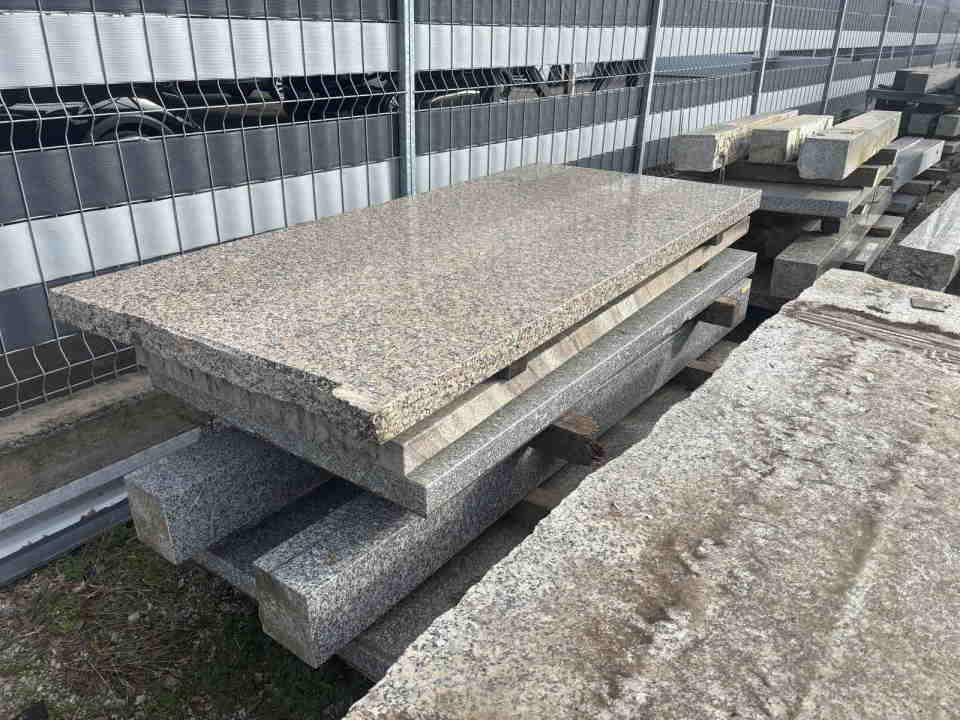 Prodajem granitne i mermerne ploce 50 m3