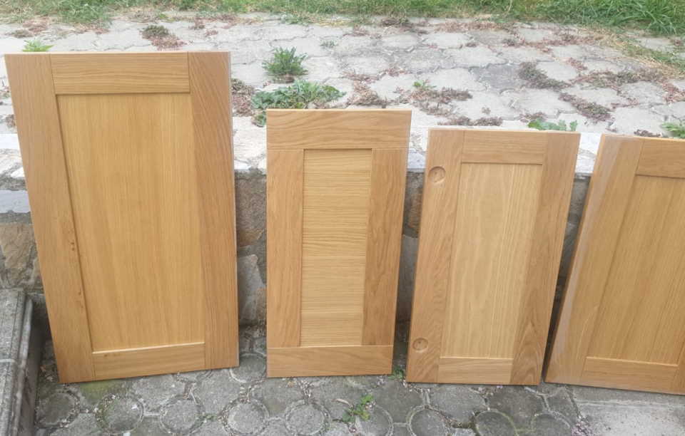 Prodajem 2000 m2 hrastovih vratanca
