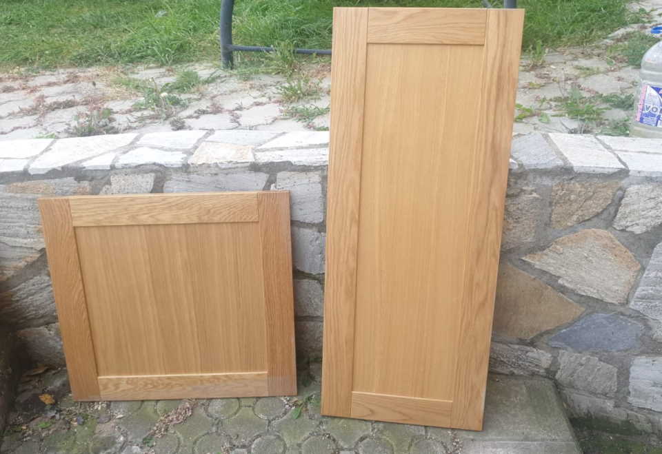 Prodajem 2000 m2 hrastovih vratanca