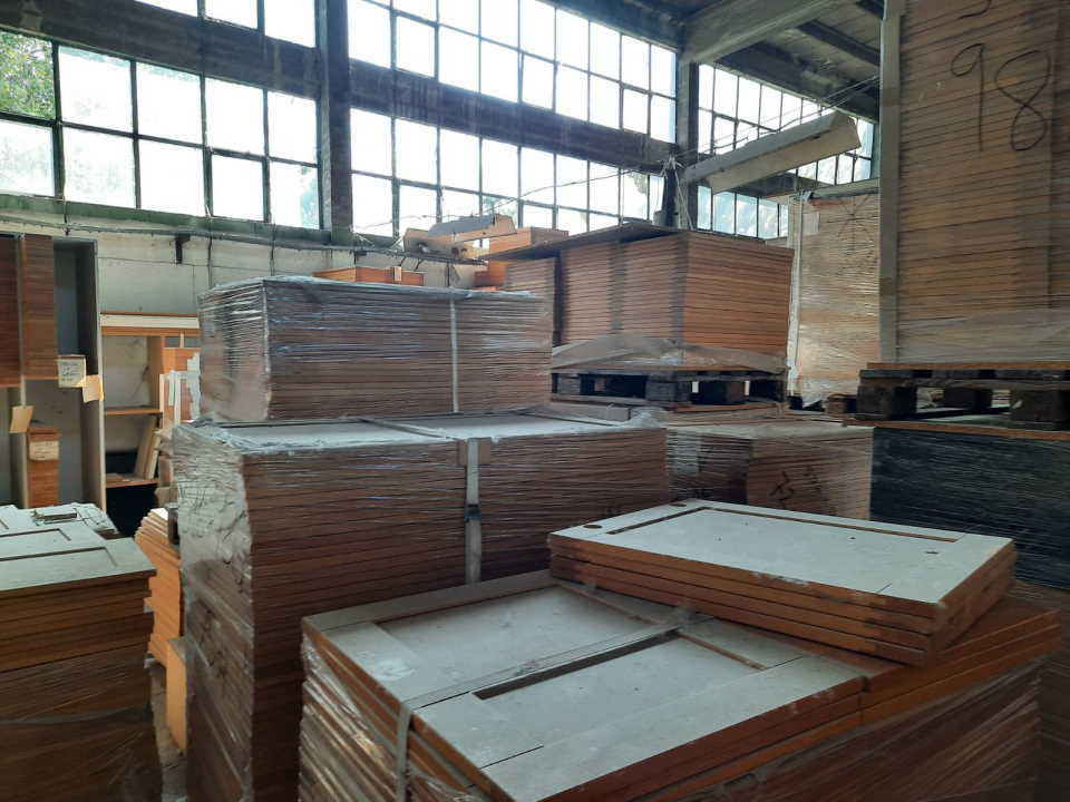Prodajem 2000 m2 hrastovih vratanca